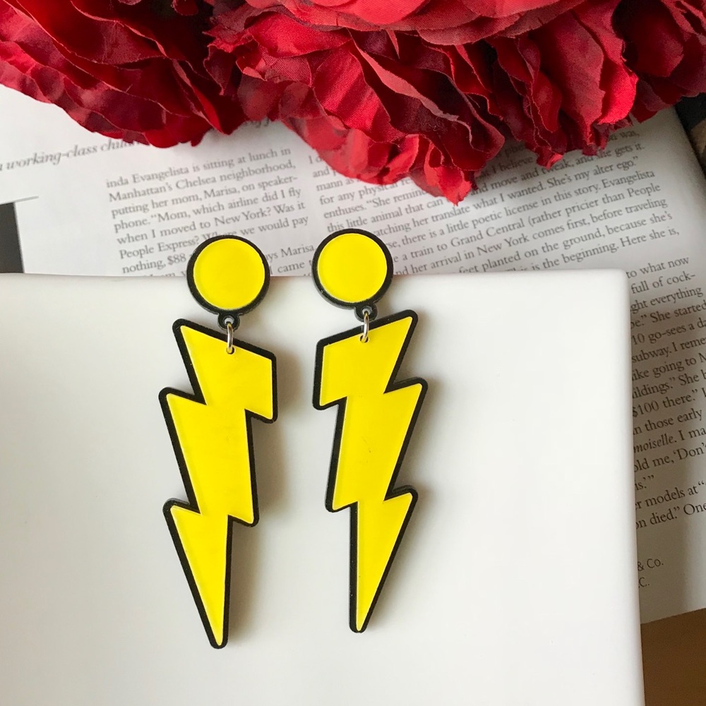 🔴 3/30$ Bright Yellow Lightning Strike Earrings